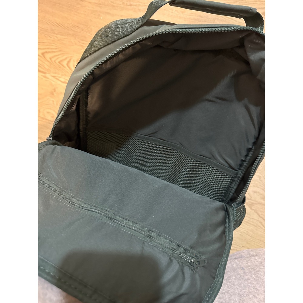 NWT Lacoste Backpack Green Compression Strap School Bag NH4313NZ & dustbag - Picture 3 of 7